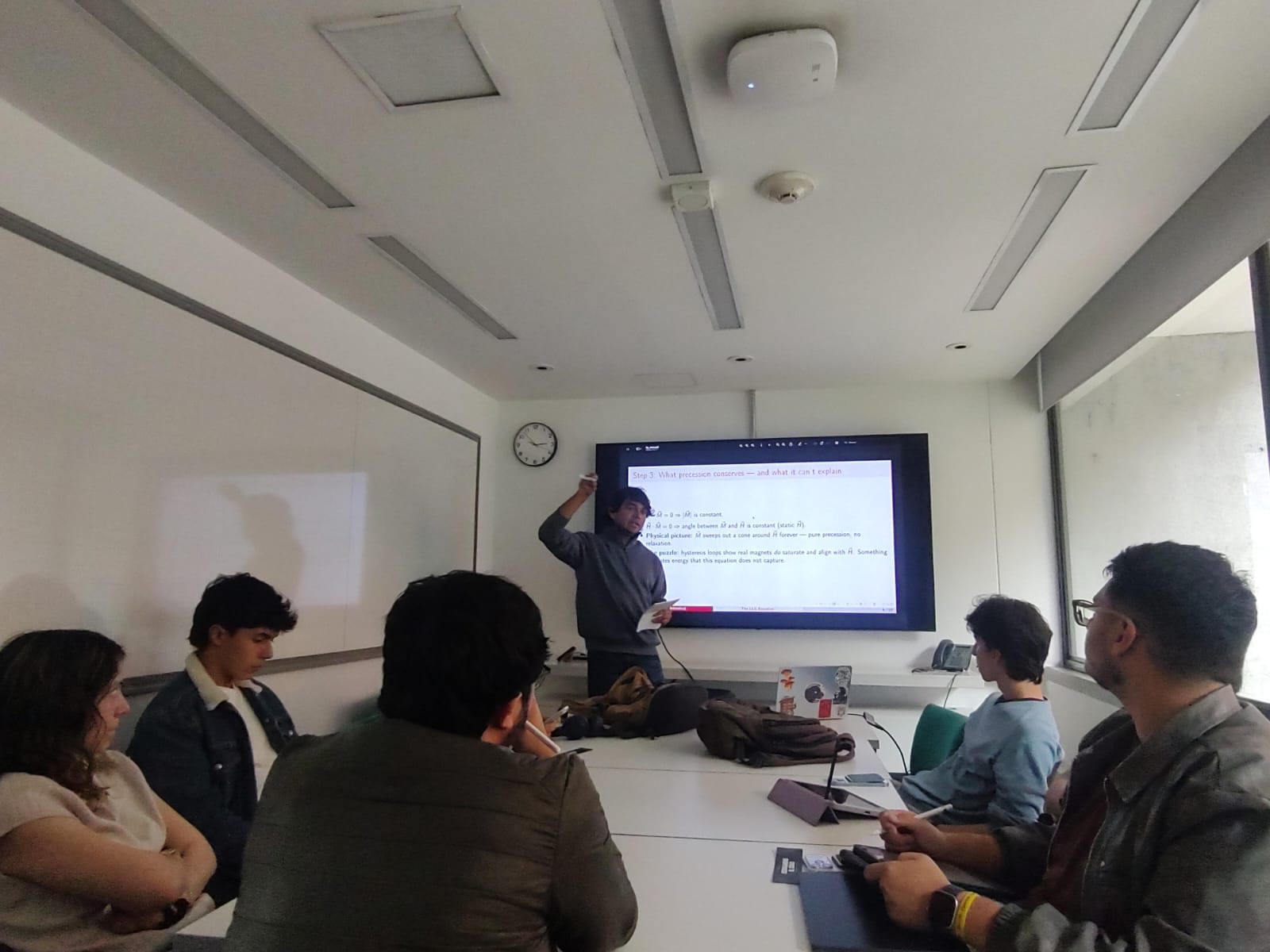 Juan David Rueda Torres presenting the Landau–Lifshitz equation to the group